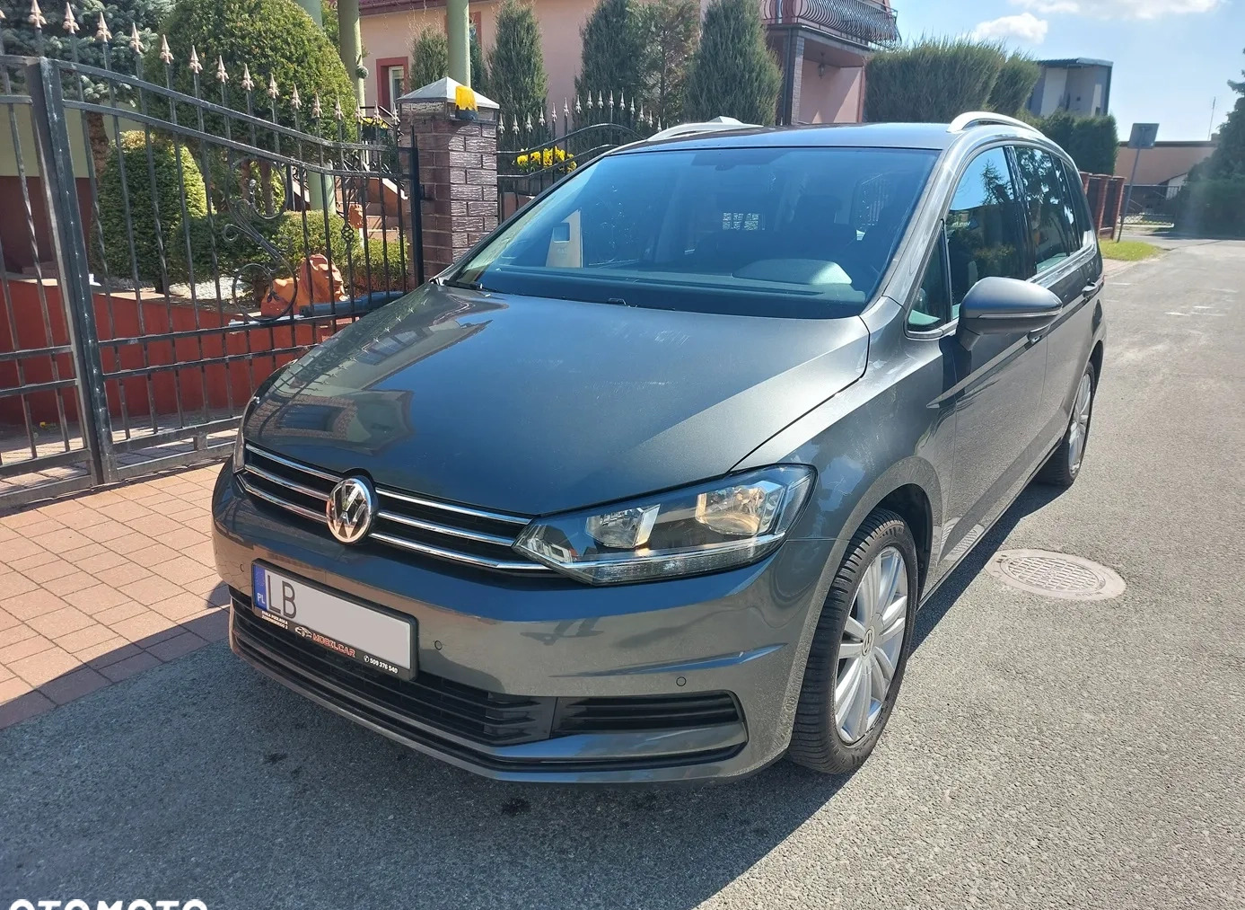 Volkswagen Touran cena 38800 przebieg: 326000, rok produkcji 2016 z Białobrzegi małe 121